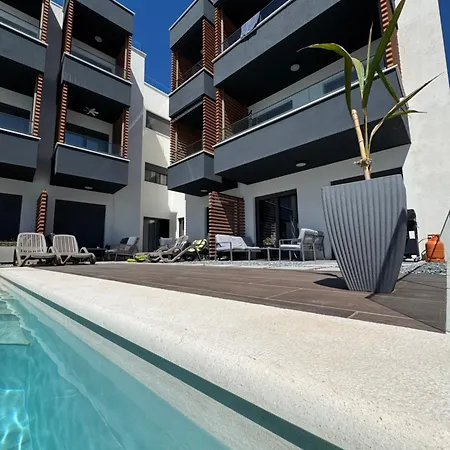 Apartment 4 *
